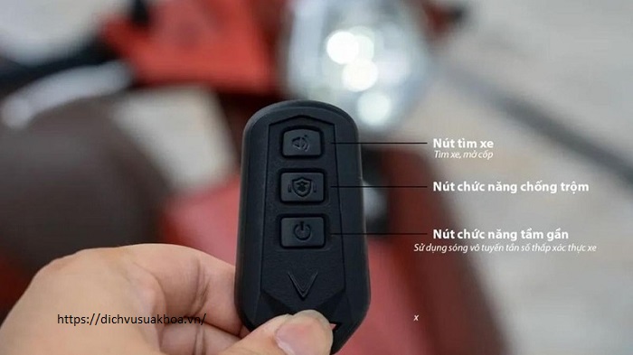 Cách mở khóa xe ô tô điện VinFast