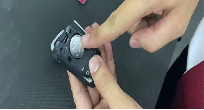 thay ổ khoá xe điện vinfast