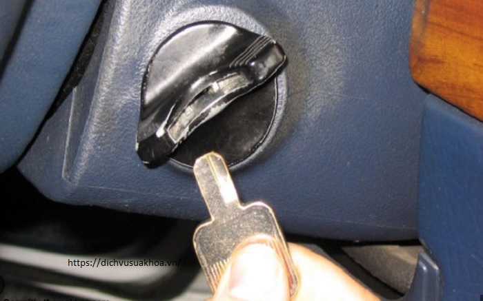 sửa khoá xe hơi điện bị ăn mòn