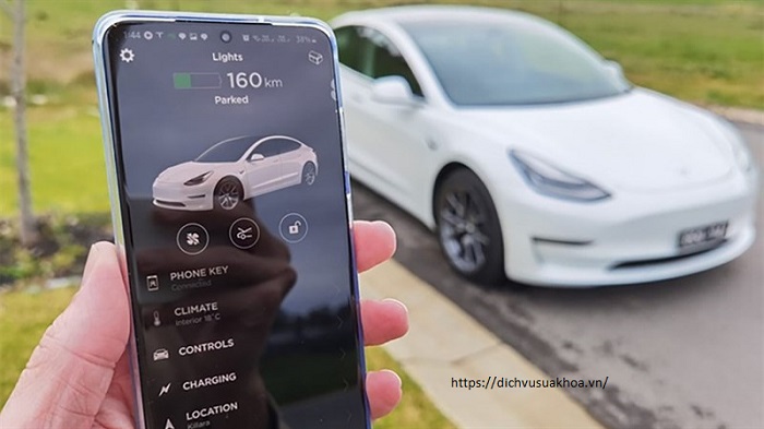 lỗi khoá xe tesla